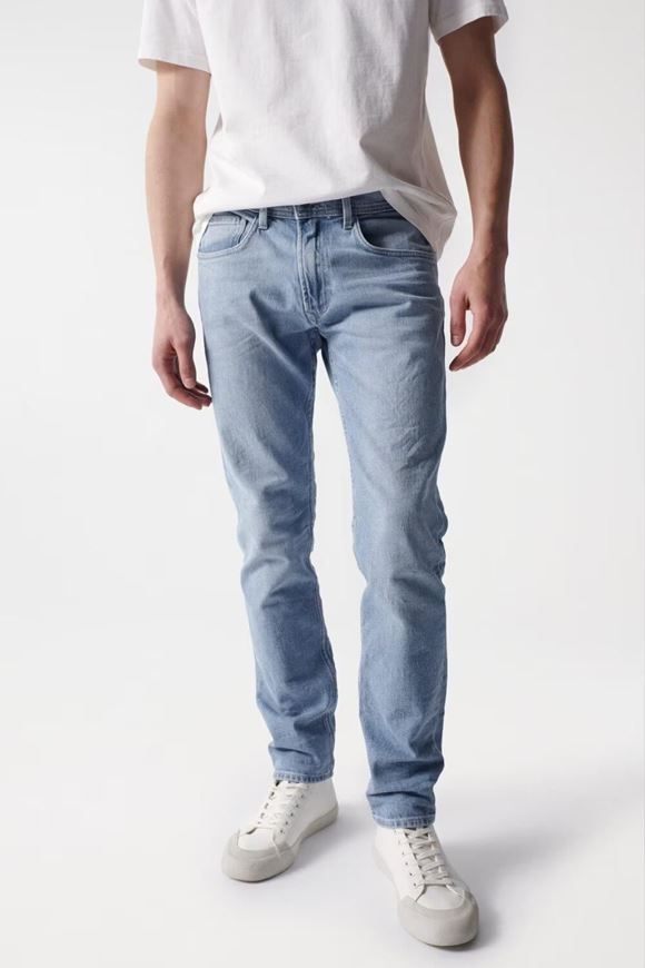 Foto de Pantalón vaquero azul medio slim fit