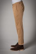 Foto de Pantalón gabardina elástico marrón Slim fit