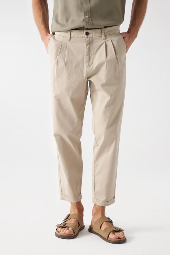 Picture of Pantalón chino corte straight color beige medio