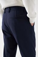 Foto de Pantalón chino azul marino corte regular