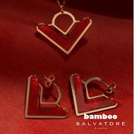 Foto de Pendientes de plata baño oro con triangulo esmalte satinado rojo