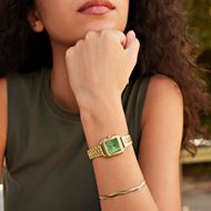 Foto de Reloj Gracieuse Petite dorado con esfera verde