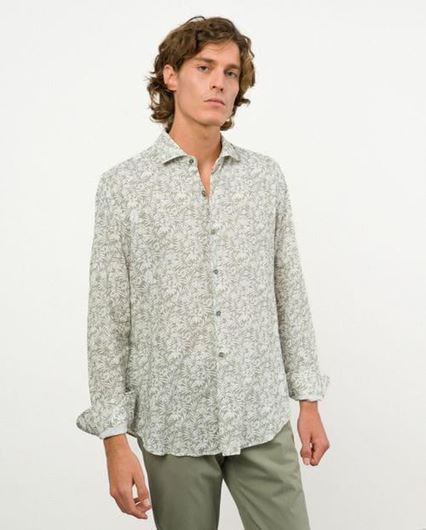 Foto de Camisa manga larga mezcla lino y rayón y estampado floral en caqui y crudo 
