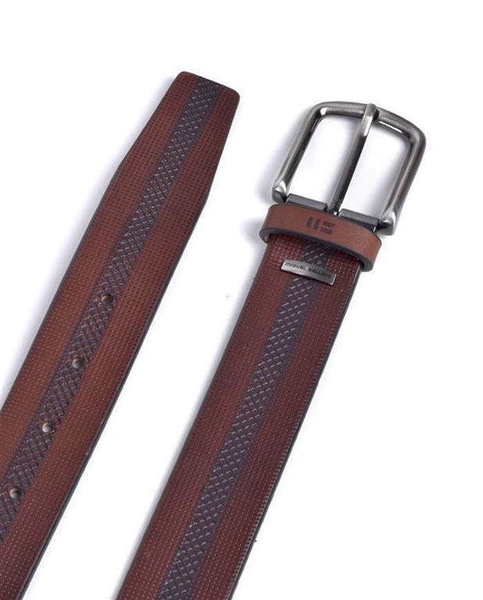 Foto de Cinturón piel vacuno marrón con grabado rombos