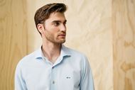 Foto de Camisa vestir azul claro regular fit