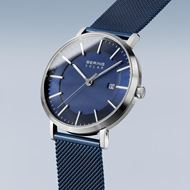 Foto de Reloj Bering Solar azul tornasol esfera azul caballero 39mm