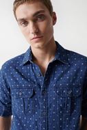 Foto de Camisa azul denim microprint