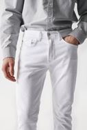 Foto de Pantalón vaquero blanco slim fit