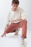 Foto de Pantalón chino S-Repel texturizado rosa Slim fit