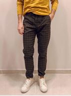 Foto de Pantalón chino cuadro negro y marrón slim fit