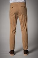 Foto de Pantalón gabardina elástico marrón Slim fit