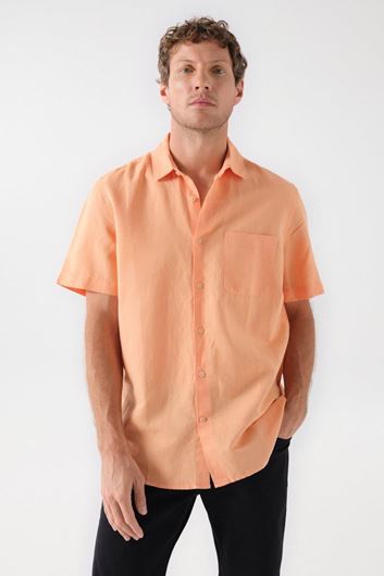Foto de Camisa manga corta de algodón y lino color mandarina