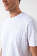 Foto de Camiseta blanca con bolsillo