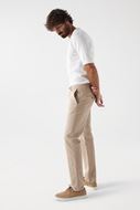 Foto de Pantalón chino slim fit S-Activ color tostado