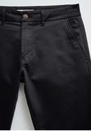 Foto de Pantalón chino slim fit S-Activ color negro