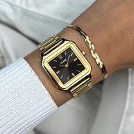 Foto de Reloj Gracieuse dorado con esfera negra