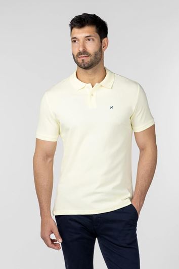 Picture of Polo liso amarillo suave