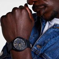 Foto de Reloj hombre negro con esfera negra 