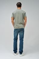 Picture of Camiseta verde salvia cuello en pico