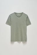 Picture of Camiseta verde salvia cuello en pico