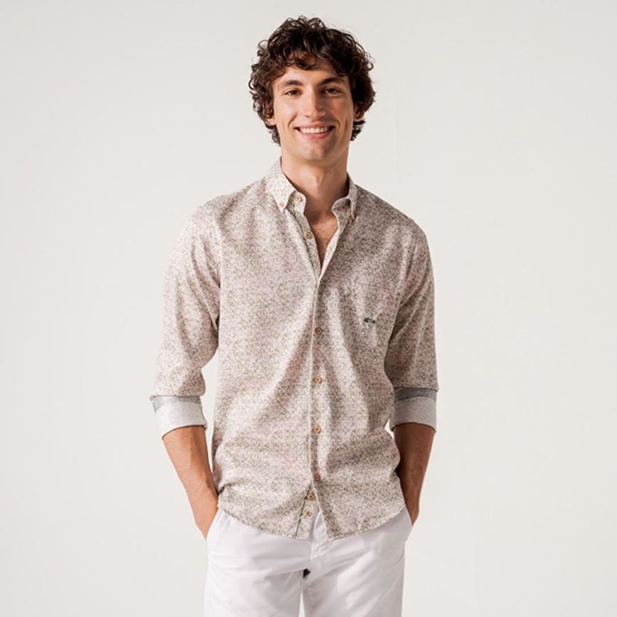 Foto de Camisa estampado geometrico slim fit tonos verdes