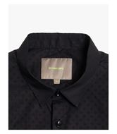 Foto de Camisa negra manga larga con microestampado perforado