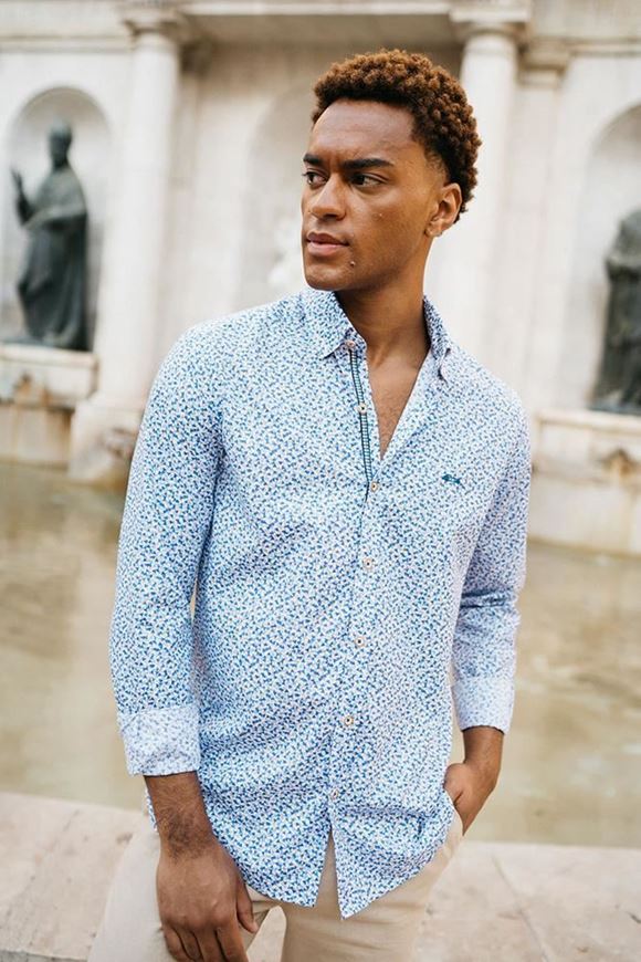 Picture of Camisa estampado triangular en tonos azules y marrones