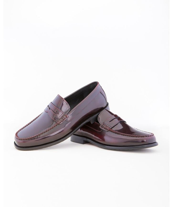 Picture of Zapato estilo castellano de piel en color burdeos