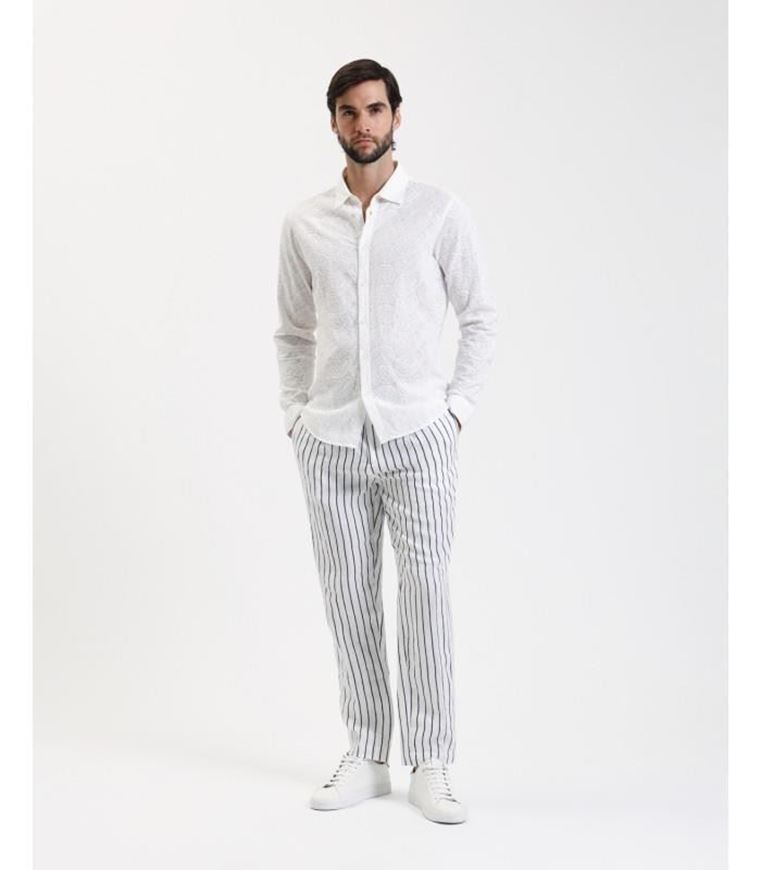 Foto de Pantalón vestir raya marinera blanco y azul lino