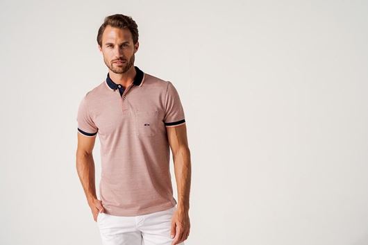 Foto de Polo estampado geometrico naranja y marino