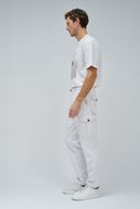 Foto de Pantalón tapered estilo cargo color crudo