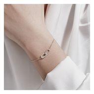 Foto de Pulsera de plata con eslabones entrelazados y circonitas blancas