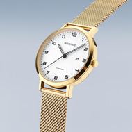 Foto de Reloj Titanium dorado y esfera blanca 34mm malla milanesa