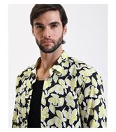 Foto de Camisa manga larga estampado floral negro y amarillo