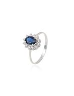 Foto de Anillo de oro blanco de 18K con zafiro 0,50ct  azul royal en talla oval y 12 diamantes en talla brillante 0,30ct, Color G, Pureza VS