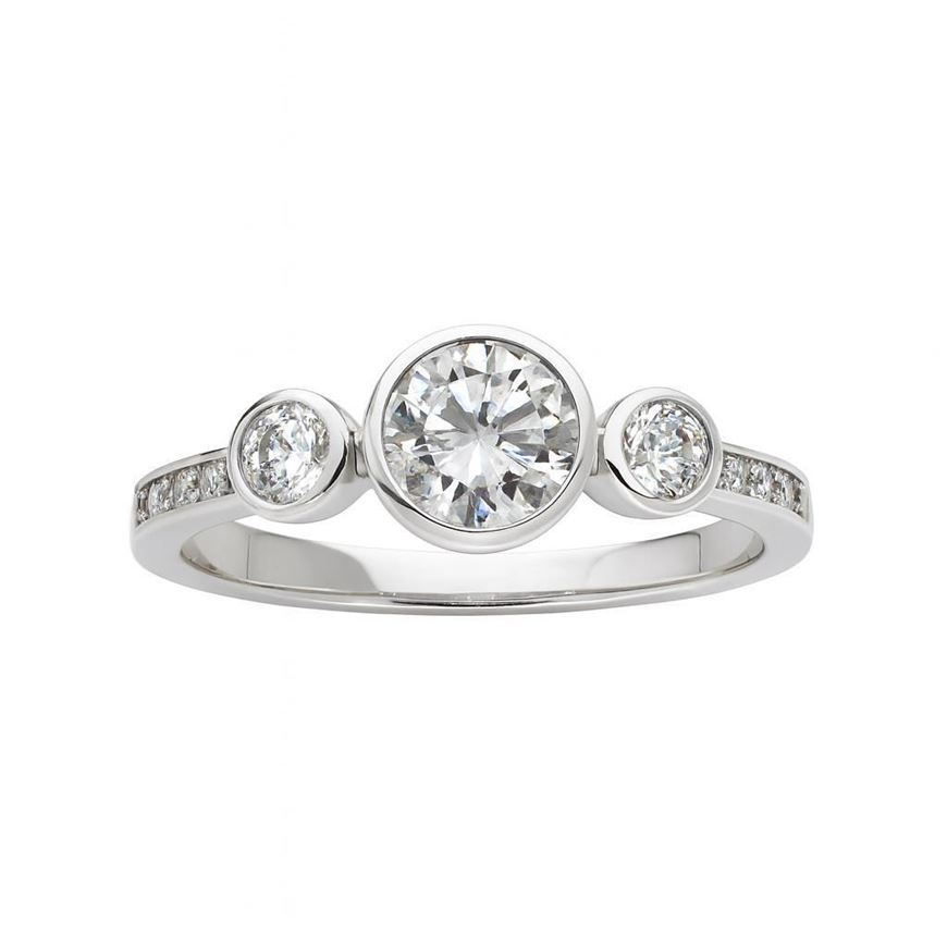 Foto de Anillo de oro blanco 18kt con chatones de circonitas blancas