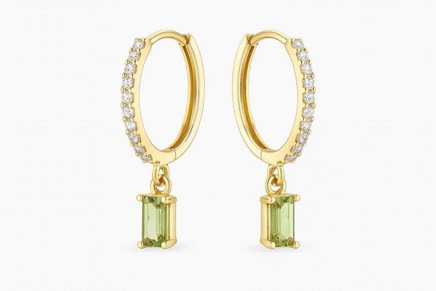 Foto de Pendientes de aro en oro amarillo 18kt, circonitas colganttes en talla bagué verde olivina y circonitas blancas