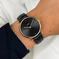 Foto de Estuche de regalo Triomphe Reloj de malla, color dorado y correa de piel negra