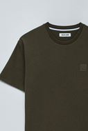 Foto de Camiseta con Textura Regular Fit caqui