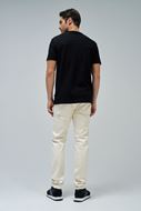 Foto de Camiseta con Textura Regular Fit Color Negro