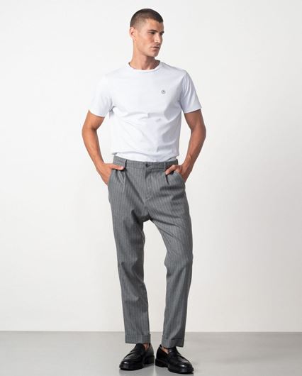 Foto de Pantalón sport chino de franela ligera gris medio a rayas diplomáticas
