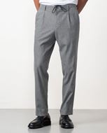 Foto de Pantalón sport chino de franela ligera gris medio a rayas diplomáticas