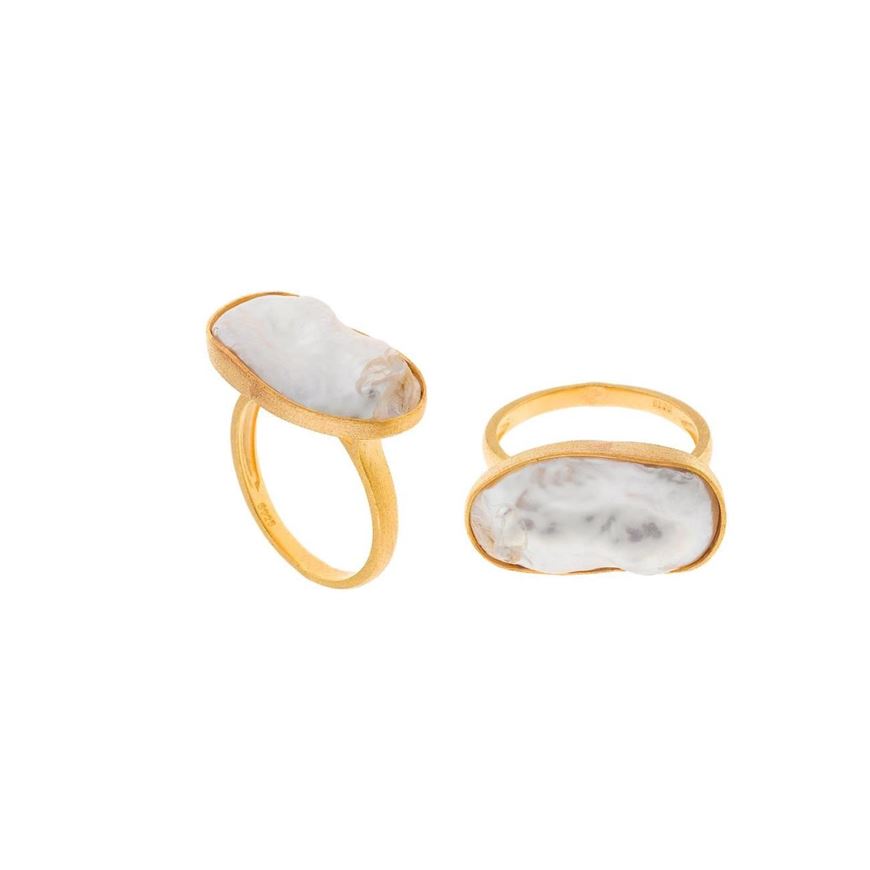 Foto de Anillo plata chapado dorado perla  ovalada barroca