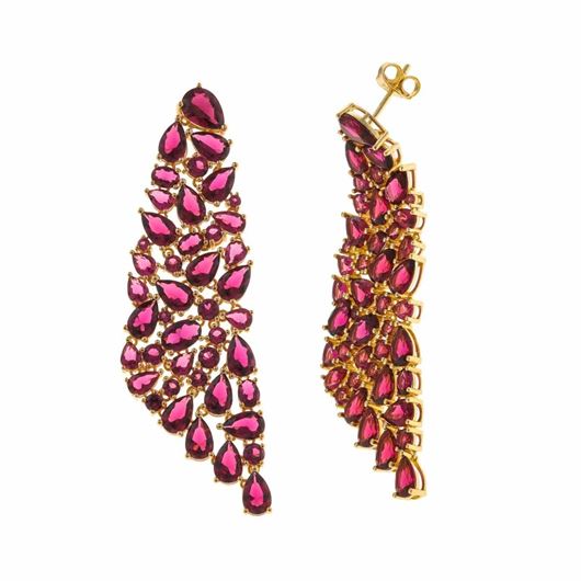 Foto de Pendientes Silken Code de plata chapada en oro con circonitas rojas