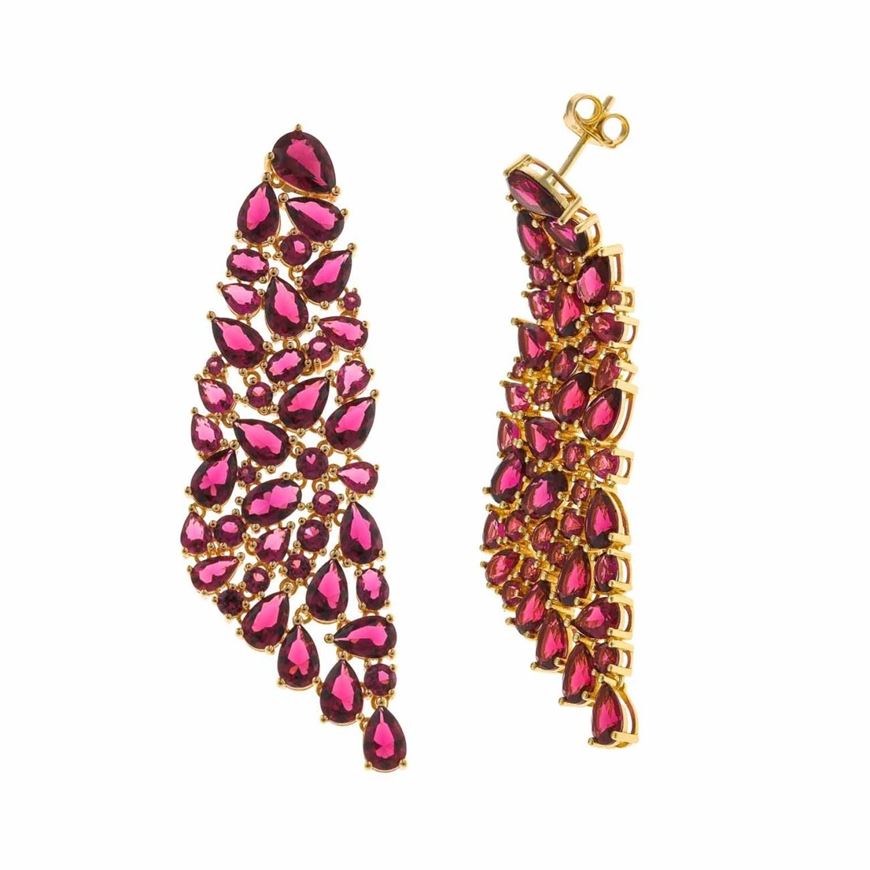 Foto de Pendientes Silken Code de plata chapada en oro con circonitas rojas
