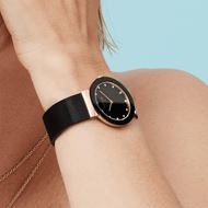 Foto de Reloj Bering mujer malla negra y esfera bicolor 34mm