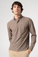 Foto de Polo de manga larga microestructura visón Darío Beltrán