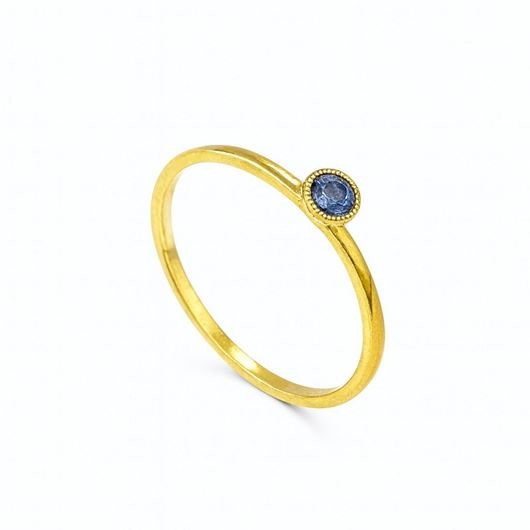 Foto de Anillo de oro amarillo 18kt y un chatón de aguamarina