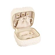 Foto de Joyero cuadrado afelpado blanco roto