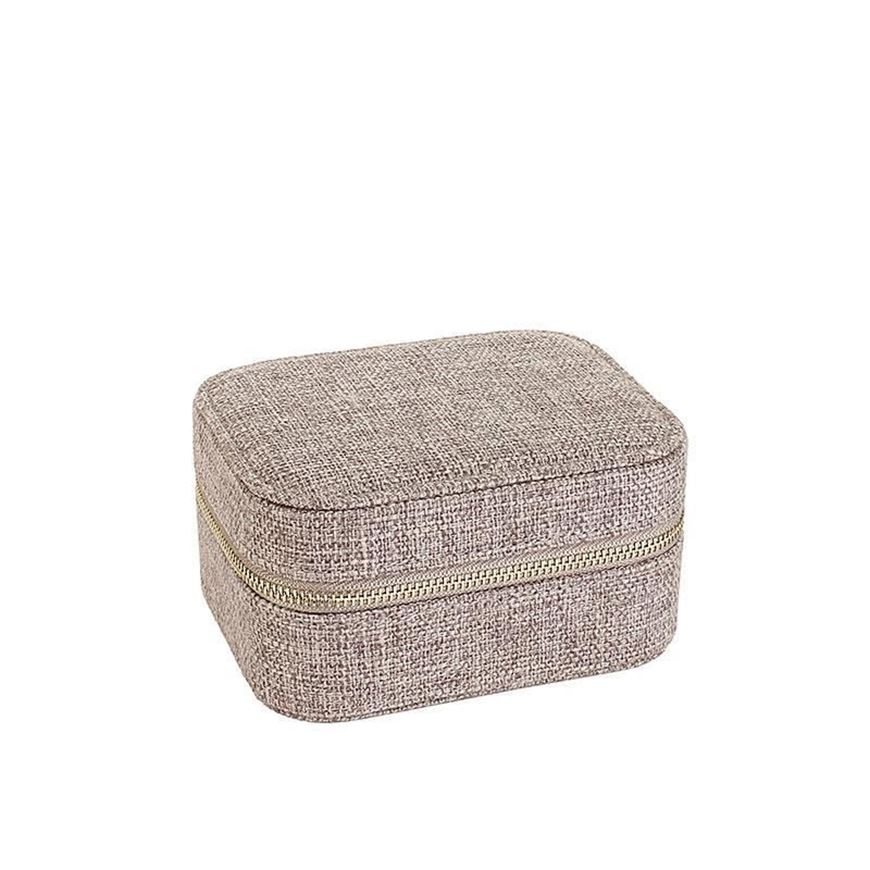 Foto de Joyero rectangular de color topo con almohada de lino a juego